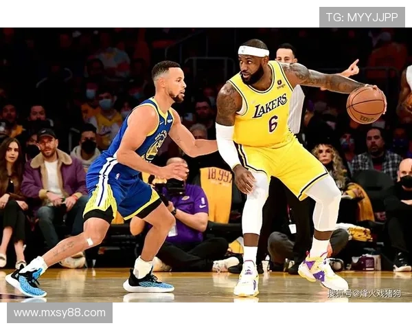 NBA新赛季揭幕战火爆上演 勇士队和湖人队激烈对抗成焦点