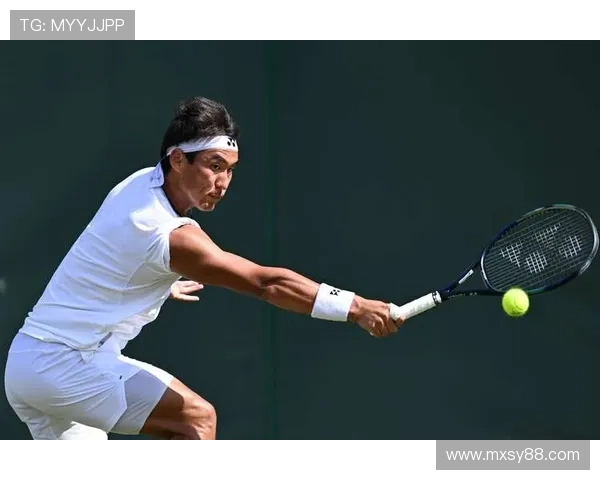 新星选手横扫国际网球赛场 打破多项纪录成新一代焦点