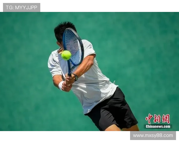 网球名将奋力拼搏 国际赛事精彩纷呈 引领新一轮竞技热潮