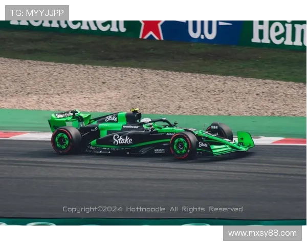 新赛季F1揭幕战引爆悬念车队格局与车手争冠走势解析全面前瞻 新赛季F1揭幕战引爆悬念车队格局与车手争冠走势解析全面前瞻