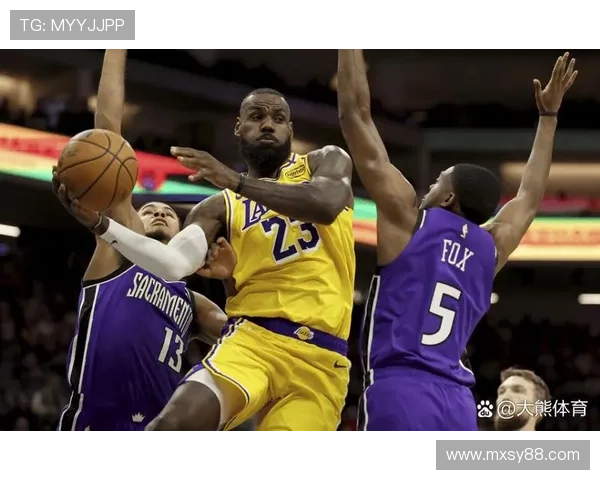 詹姆斯复出带队力克勇士 库里三分火力全开依旧难挡湖人强势反弹