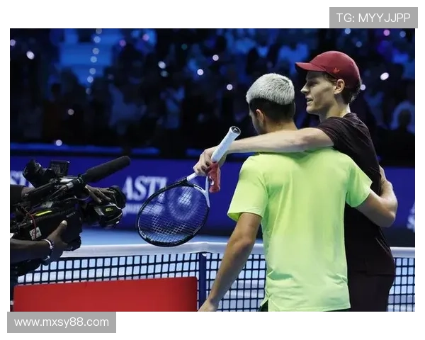 辛纳逆转夺冠再创纪录 年终总决赛上演青春风暴震撼网坛