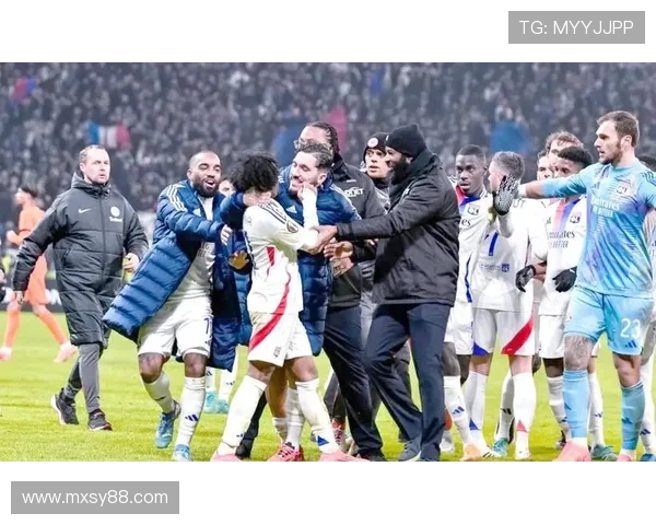 里昂俱乐部宣布签约新援并计划加强球队阵容迎接新赛季挑战